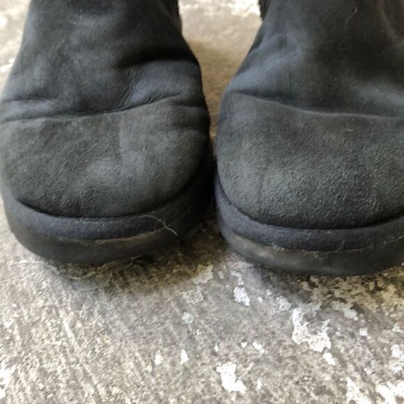 Uggs   - Picture 3 of 5